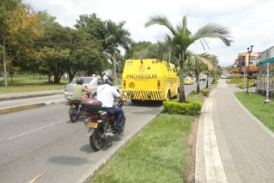 aprende a conducir9 consejos para conducir moto o carro