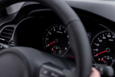 comprendiendo el tacometro de un auto