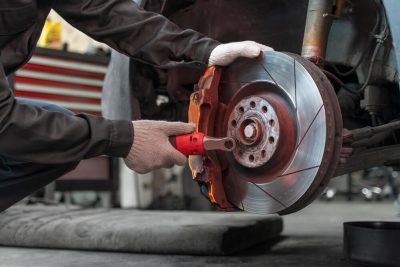 descubre como funcionan los frenos de disco y como mantienen seguros tus viajes en automovil