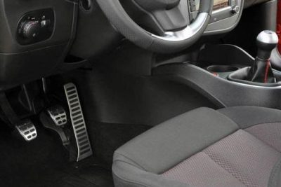 descubre la razon detras del problema por que tu carro acelera pero avanza lento