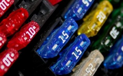 descubre las causas por las que tu carro quema los fusibles y como solucionarlo