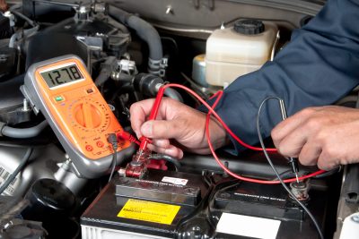 descubre las causas y soluciones para fugas de liquido en la bateria de tu vehiculo