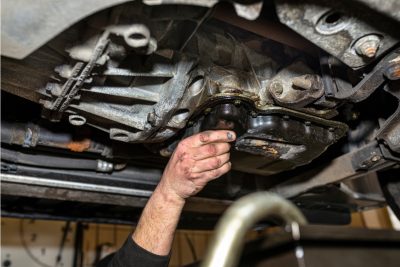 descubre las causas y soluciones para que tu carro no tira aceite por el carter