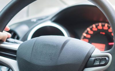 descubre las causas y soluciones para un volante que no esta en la posicion correcta