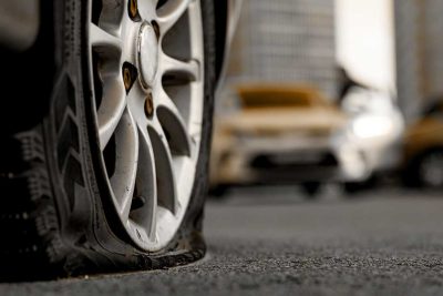 descubre las razones por las que las llantas del carro pueden desinflarse sin pincharse