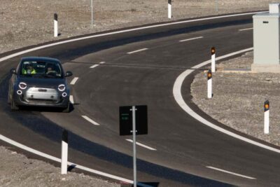 los coches electricos podrian compartir sus baterias mientras conducen