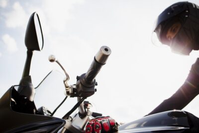 manten la seguridad en carretera tareas basicas para el mantenimiento de una moto