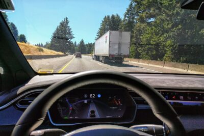 reguladores federales y lideres de la industria revisan el potencial de los vehiculos autonomos
