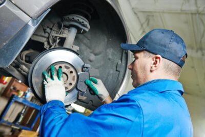 servicio de frenos para automoviles reparar y reemplazar