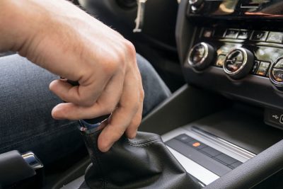 soluciona el problema de no entran los cambios con el motor en marcha de tu vehiculo